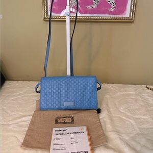 Gucci Microguccissima Wallet on Chain in light blue leather.